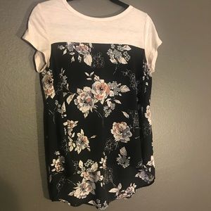 5/$25 Work Top w/ Floral Print